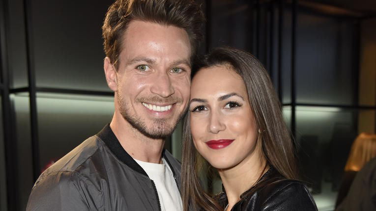 Nach Sebastian Pannek: Clea-Lacy Juhn trennt sich auch von 14 Zentimetern Haarpracht Mazda and InTouch Spring Cocktail at Mazda Lounge.Featuring: Sebastian Pannek, Clea-Lacy JuhnWhere: Duesseldorf, AustriaWhen: 27 Apr 2017Credit: WENN.com