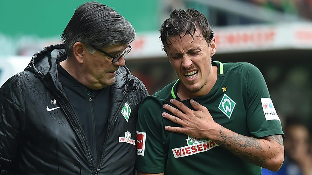 Verletzter Max Kruse: Disco-Besuch quasi vom Arzt verordnet Fußball: Bundesliga, Werder Bremen - FC Schalke 04, 04. Spieltag am 16.09.2017 im Weserstadion in Bremen. Bremens Max Kruse muss verletzt den Platz verlassen. (Wichtiger Hinweis: Aufgrund der Akkreditierungsbestimmungen der DFL ist die Publikation un