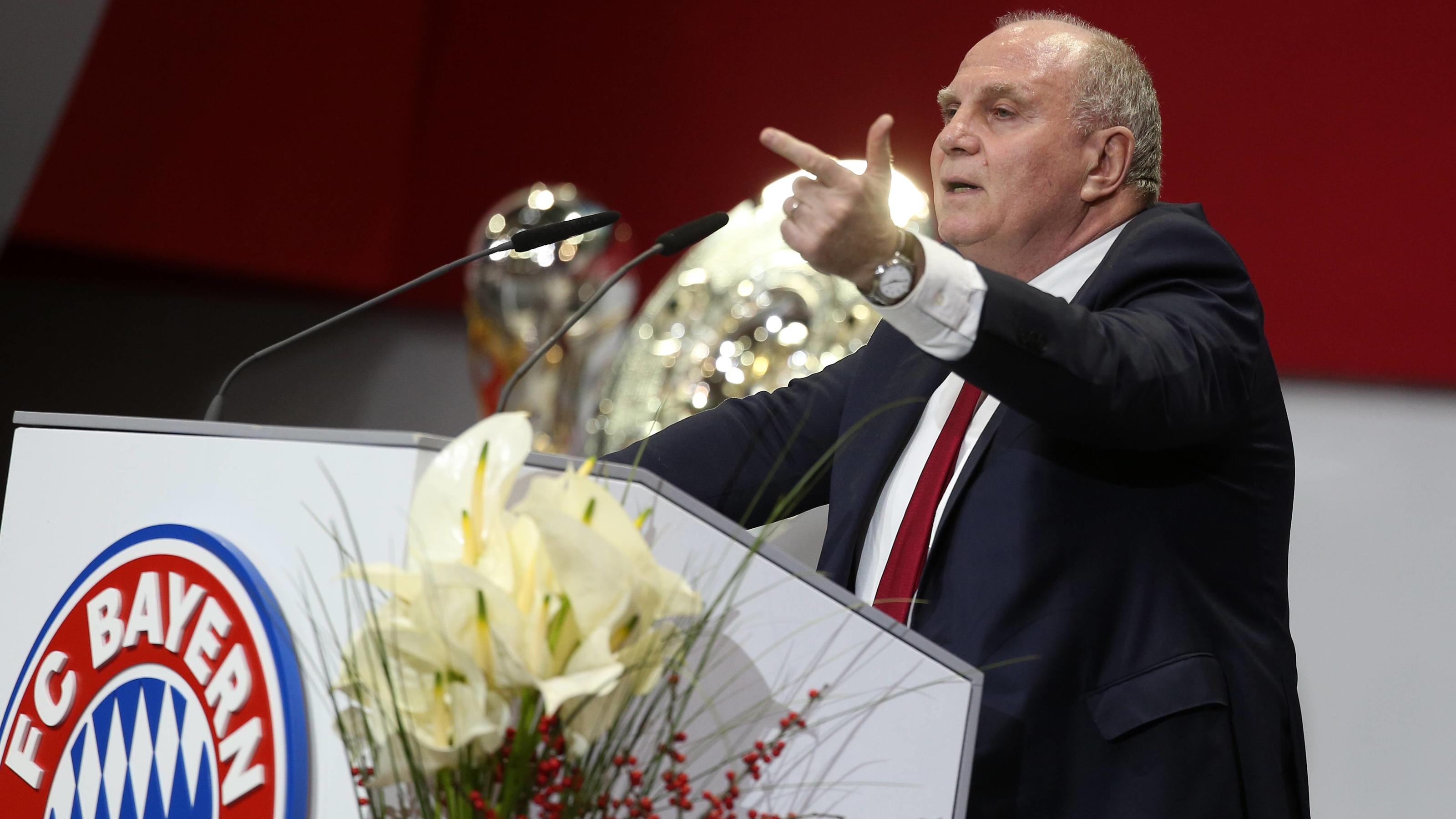 Fußball: Uli Hoeneß enthüllt - Bayern sammeln Geld für Groß-Transfer Jahreshauptversammlung 2017 FC Bayern München am 24.11.2017 im Audi Dome München, xmdx, Uli HOENESS / HOENEß, Jahreshauptversammlung FC Bayern München *** Annual General Meeting 2017 FC Bayern Munich on 24 11 2017 at the Audi Dome Munich xmdx Uli HOE