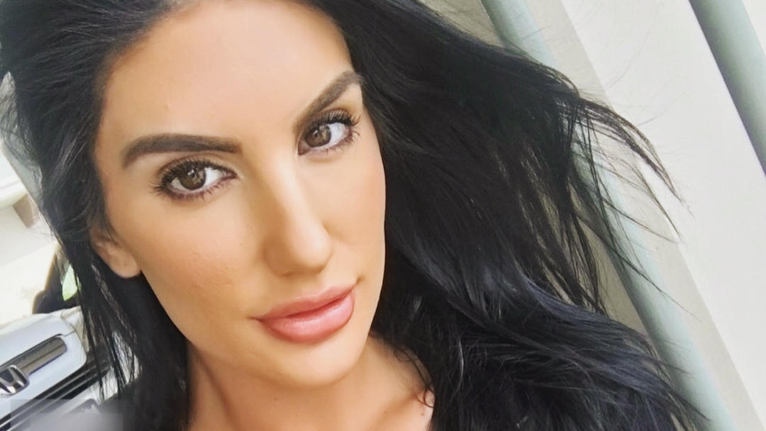 Sie lag tot in ihrer Wohnung: Porno-Star August Ames stirbt mit nur 23 Jahren Tot in Wohnung gefunden: Porno-Star August Ames stirbt mit nur 23 Jahren