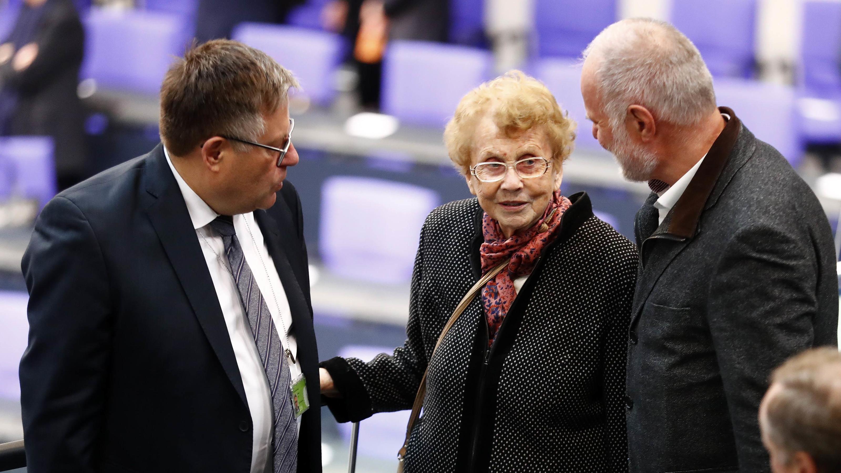 Bundestag wählt Angela Merkel zur Bundeskanzlerin: Alle Minister wurden vereidigt Angela Merkels Mutter