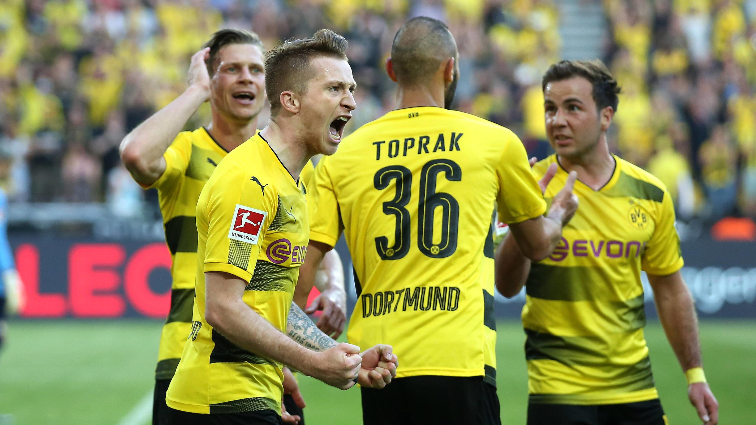 Hamburg wittert Morgenluft - BVB nimmt Leverkusen auseinander Dortmund, Signal-Iduna-Park, 21.04.18: Marco Reus (Borussia Dortmund) (L) schiesst das 2:0 Tor und jubelt im Spiel der 1. Bundesliga zwischen Borussia Dortmund vs. Bayer 04 Leverkusen in der Saison 2017/2018. *** Dortmund Signal Iduna Park 21 04 18 M