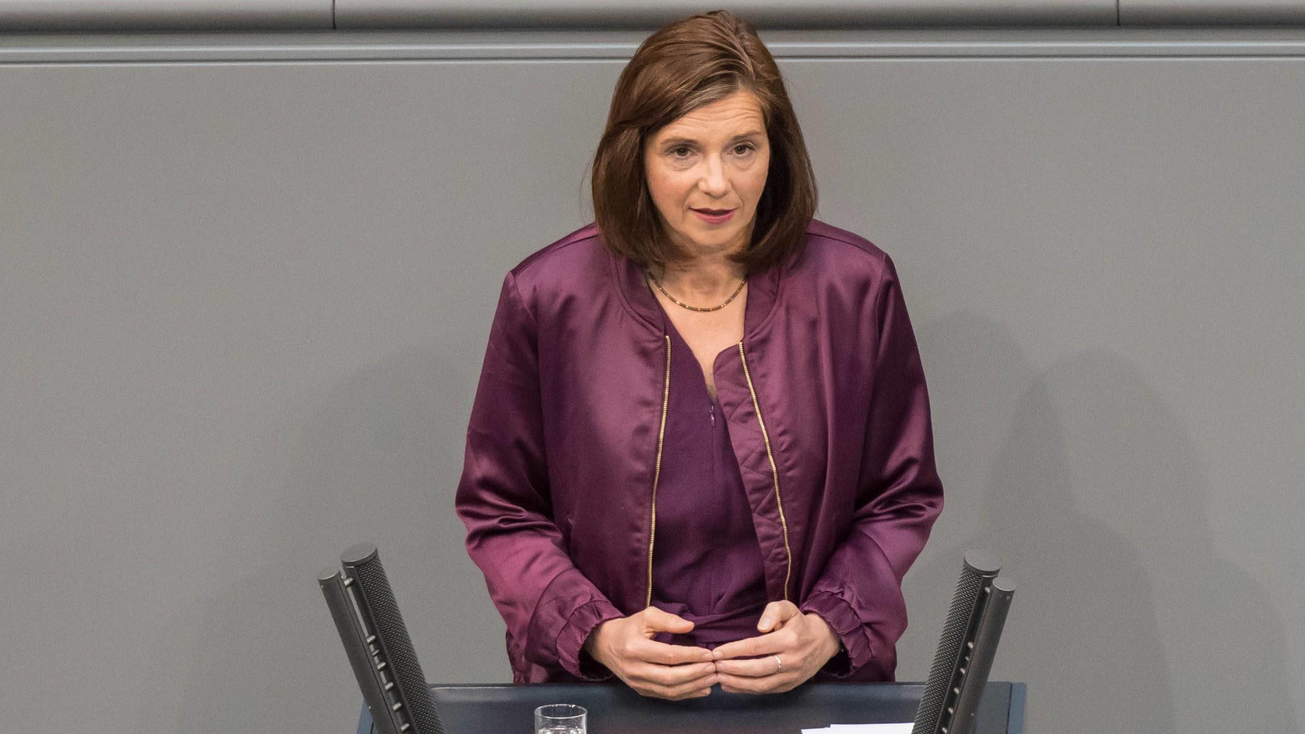 Internationaler Tag der Pflege: Pflege in Deutschland droht zum Pflegefall zu werden Bundestag 70 Jahre Israel 29. Sitzung des Deutschen Bundestag am Donnerstag den 26. April 2018. Im Bild: Debatte ueber einen Antrag der Fraktionen der CDU/CSU, SPD und FDP 70 Jahre Gruendung des Staates Israel - In historischer Verantwortung unsere z