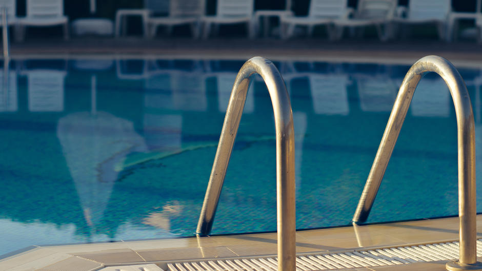 In Hotelpools lauern (Ekel-)Gefahren In Hotelpools lauern (Ekel-)Gefahren