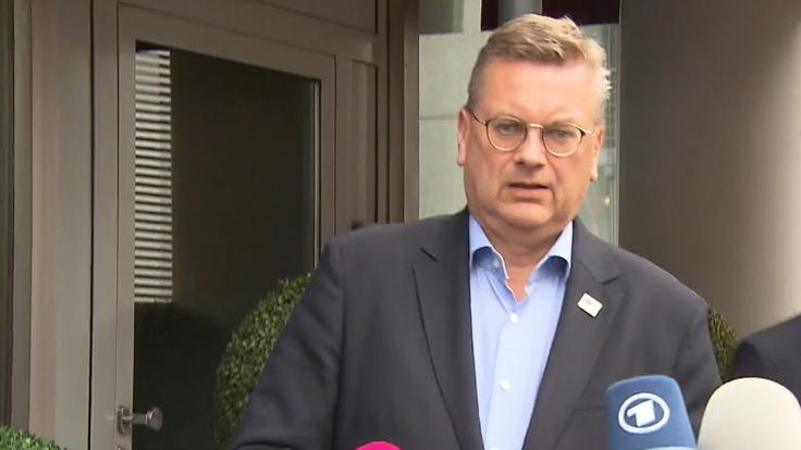 Grindel fordert von Özil eine Erklärung Grindel fordert von Özil eine Erklärung