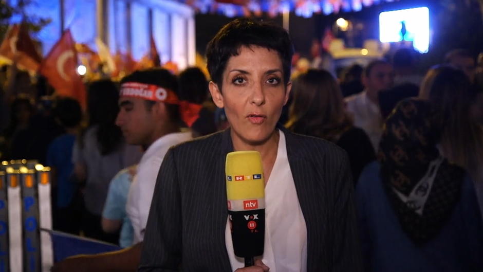Reporterin Kavita Sharma berichtet von der Wahl Reporterin Kavita Sharma berichtet von der Wahl