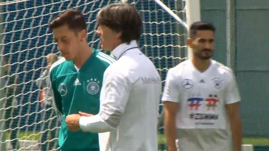 Jogi Löw gibt fokussiert die Richtung vor Jogi Löw gibt fokussiert die Richtung vor