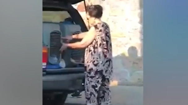 Tennessee: Oma steckt Enkel bei 35 Grad in Käfige Tennessee: Oma steckt Enkel bei 35 Grad in Käfige