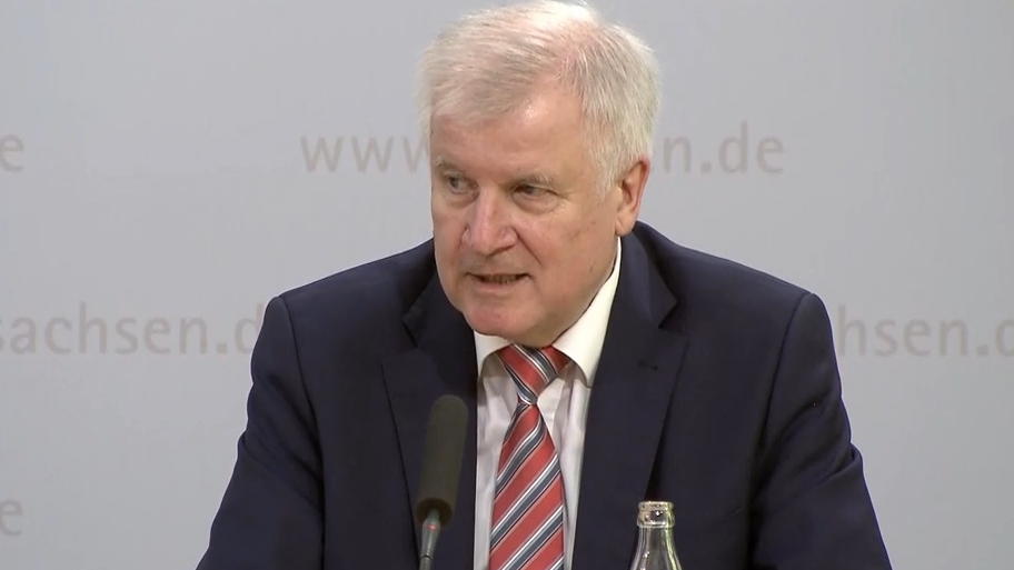 Seehofer spricht in Innenausschuss über BAMF-Affäre Seehofer spricht in Innenausschuss über BAMF-Affäre