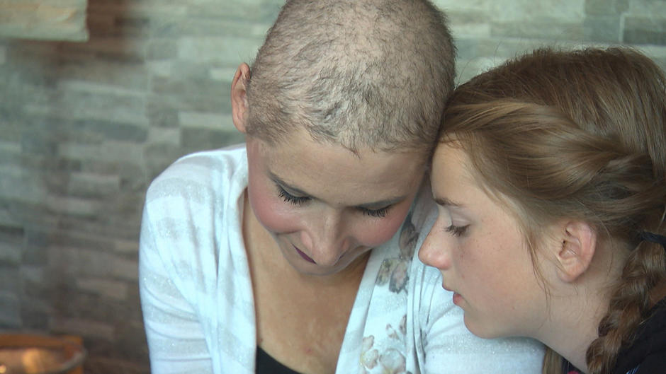 Sarah reißt sich täglich die Haare aus Sarah reißt sich täglich die Haare aus
