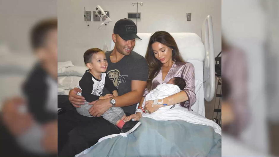 Sixpack-Mom Sarah Stage: Das zweite Baby ist da! Sixpack-Mom Sarah Stage: Das zweite Baby ist da!