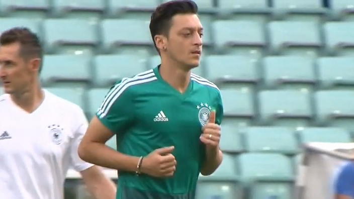 Mesut Özil erklärt Rücktritt aus Nationalmannschaft Mesut Özil erklärt Rücktritt aus Nationalmannschaft