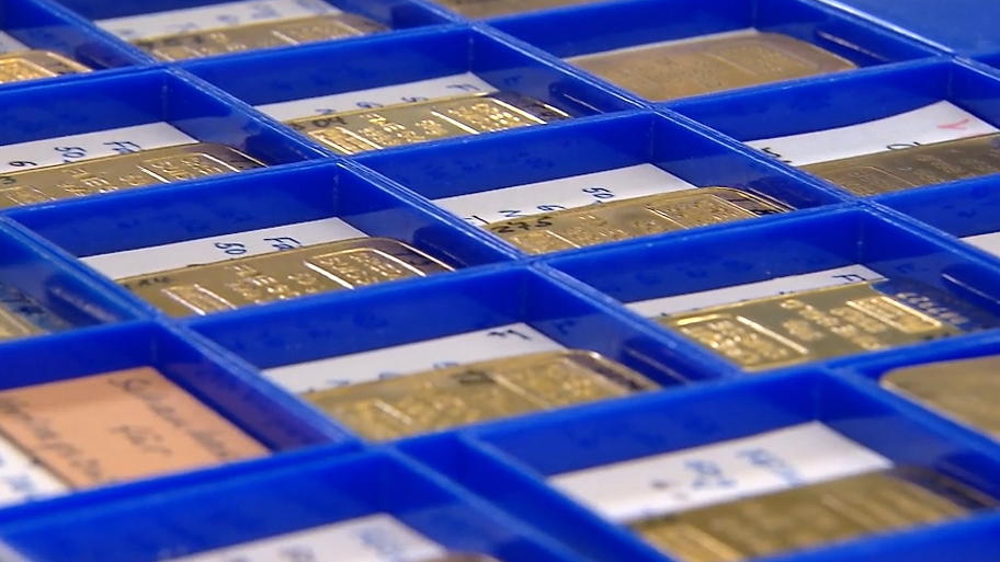 18-Jähriger verkauft Bank falsche Goldbarren 18-Jähriger verkauft Bank falsche Goldbarren