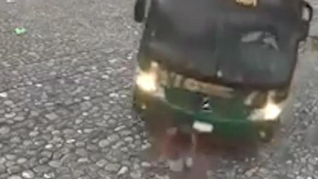 Frau wird von Bus überfahren und überlebt! Frau wird von Bus überfahren und überlebt!