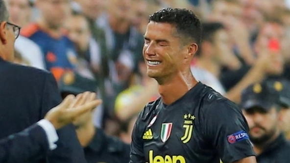 Ronaldo weint wie ein Junge - Das Netz spottet Ronaldo weint wie ein Junge - Das Netz spottet