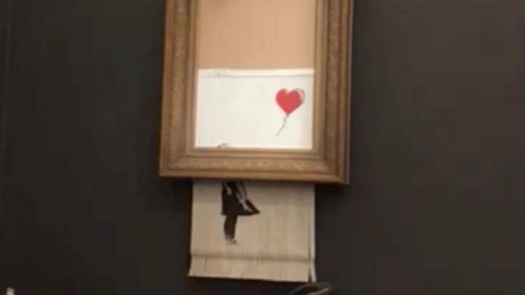 Banksy-Kunstwerk zerstört sich nach Versteigerung selbst Banksy-Kunstwerk zerstört sich nach Versteigerung selbst