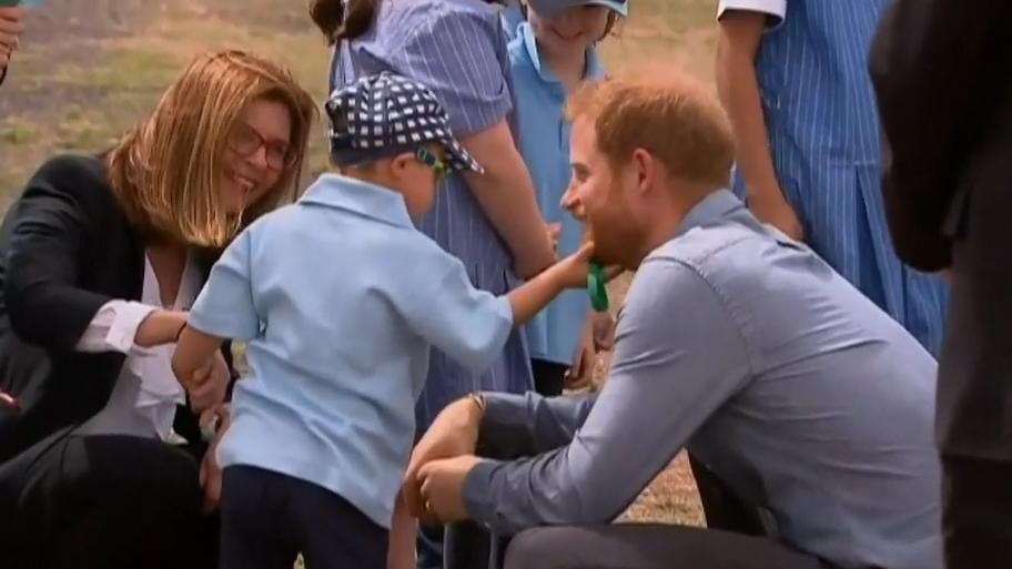 Prinz Harry stiehlt Herzen in Australien Prinz Harry stiehlt Herzen in Australien