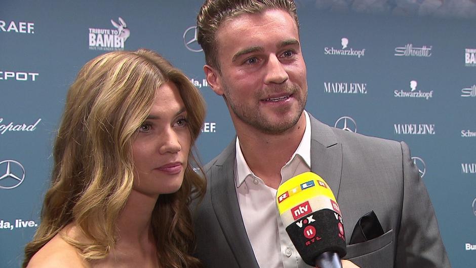Erster roter Teppich für das Bachelorette-Paar! Erster roter Teppich für das Bachelorette-Paar!