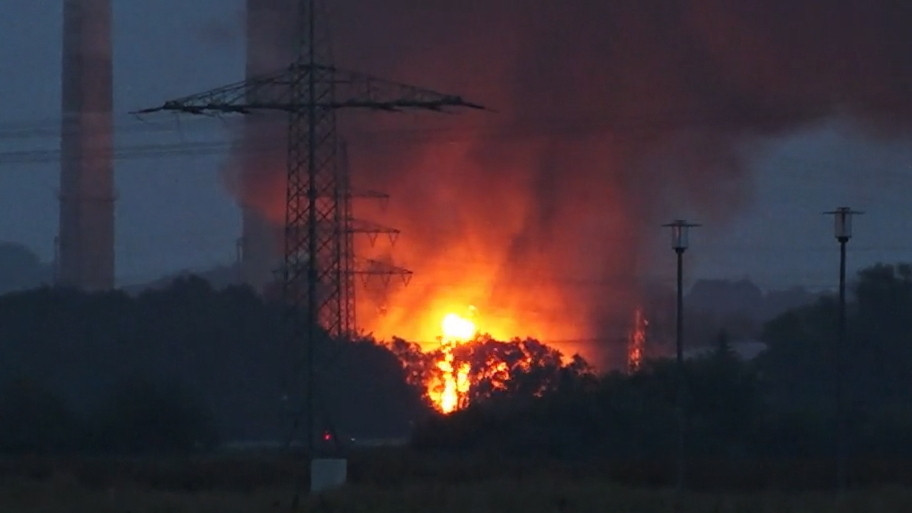 schwere explosion erschuettert bayernoil raffinerie